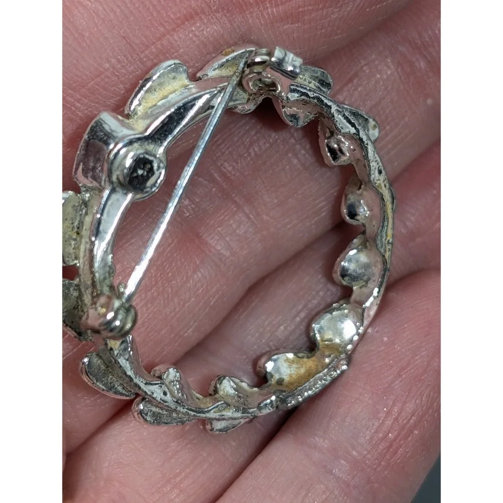 Vintage‎ Gerrys Silver Tone Heart Wreath Round Pin Brooch